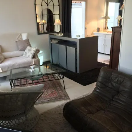 4 Personnes Proche Centre De Avec Terrasse Et Parking Privé - Fr-1-494-88 *