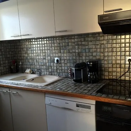 4 Personnes Proche Centre De Avec Terrasse Et Parking Privé - Fr-1-494-88 * Royan